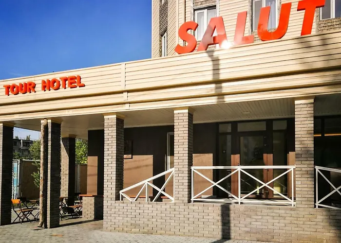 Salut Hotel